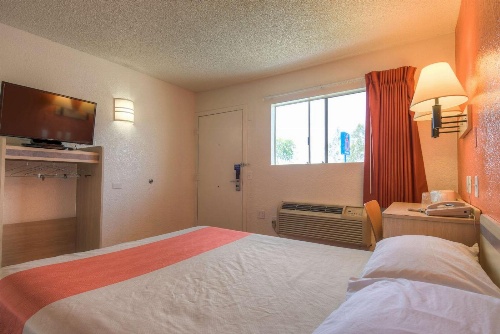 Motel 6 Los Angeles -Baldwin Park image 2